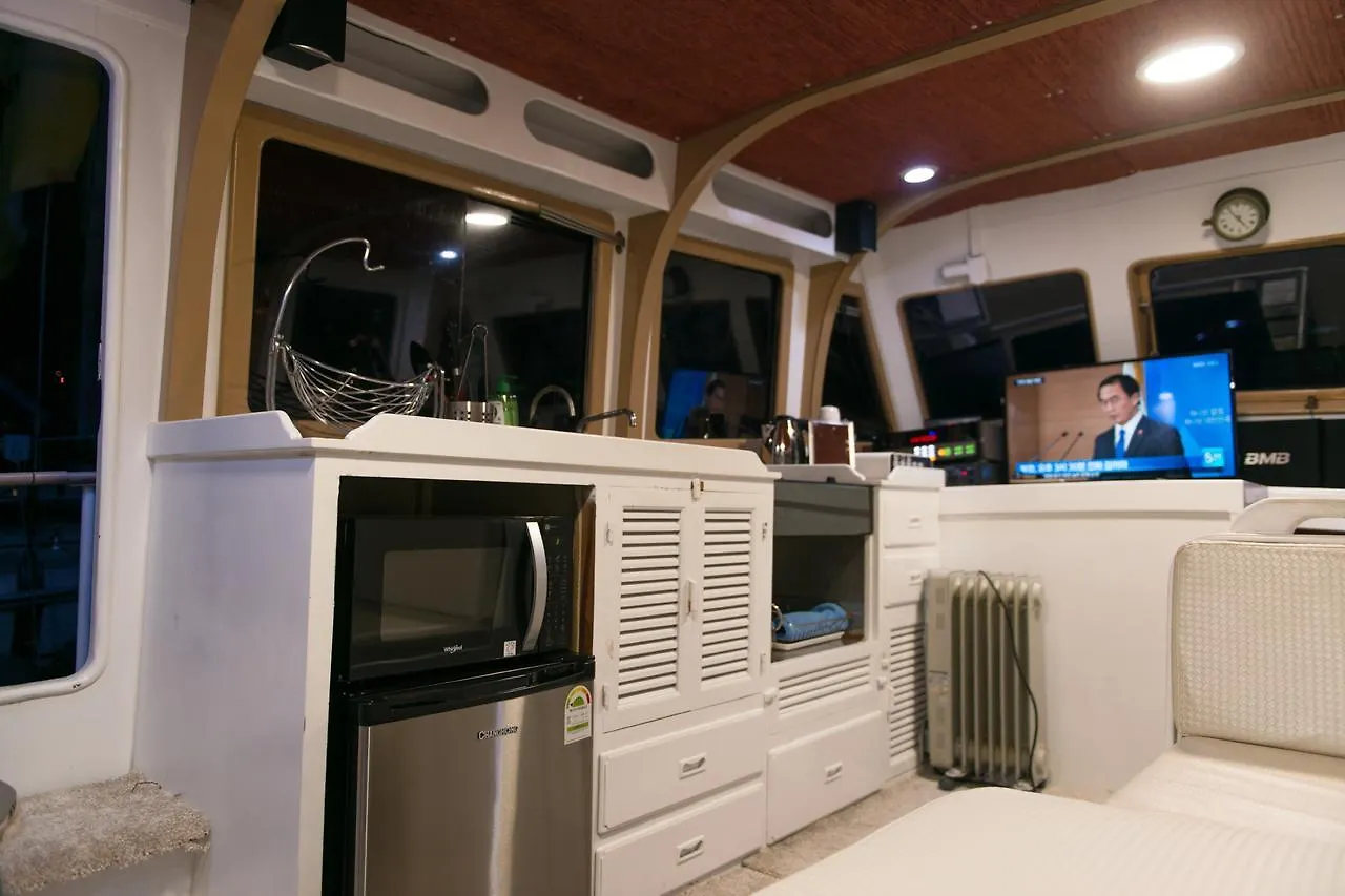 Haeundae Yacht Stay Busan Botel